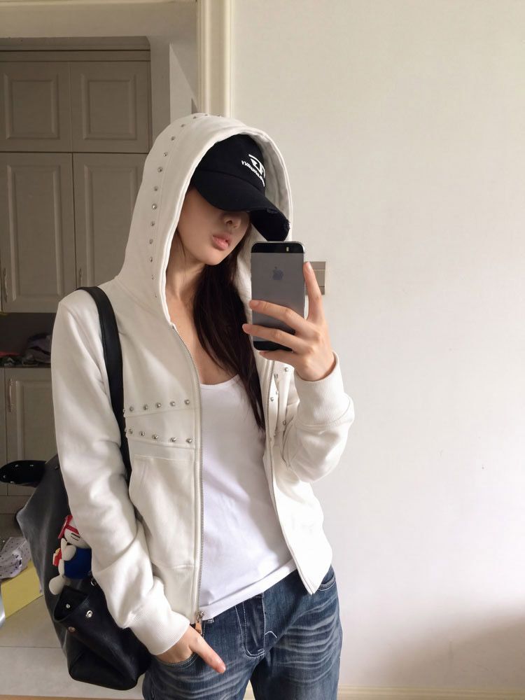 Women's Y2K Studded Rivet Hood - Vintage Fashion Hong Kong 评论和价格